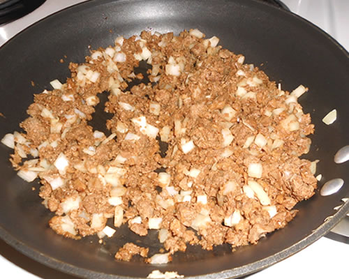 In a large pan over medium high heat, saute the meatless crumbles, onion, celery, bell pepper, and garlic in the oil until tender, approximately 15 minutes.