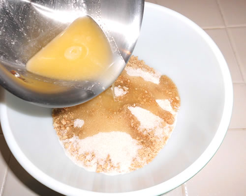 In a medium bowl, combine the graham cracker crumbs, melted buttery spread and granulated sugar.