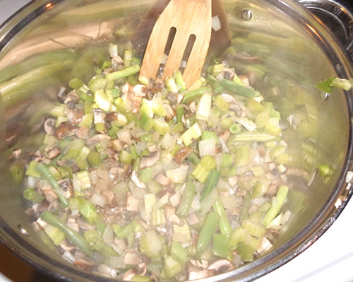 In a large pan, saute the celery, onion, mushrooms, bell pepper, and garlic in a small amount of olive oil until slightly tender.