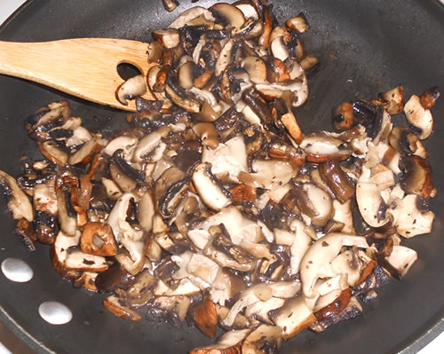 In a large pan, saute the mushrooms in two-thirds of the oil oil over medium heat until soft; set aside the mushrooms with the liquid.