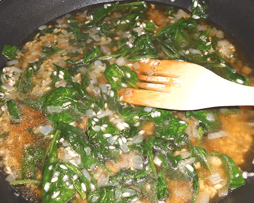 Add the rice and stir well; add the spinach, broth, salt, pepper and nutmeg, and cook on low heat (simmer) for approximately 10 minutes until the spinach is wilted. Add the broth.