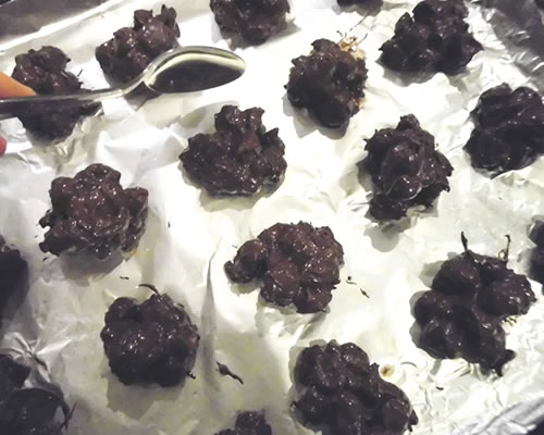 Drop the hazelnut clusters by teaspoons onto waxed paper or foil (greased) on a baking sheet; allow to set.